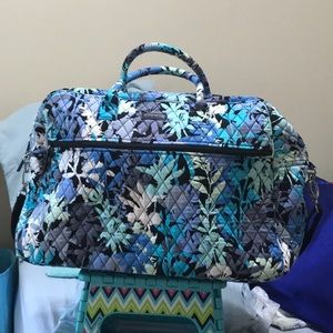 Like New Vera Bradley Camofloral Grand Traveler